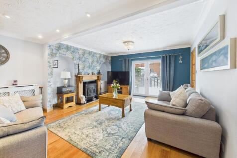 2 bedroom semi-detached house for sale