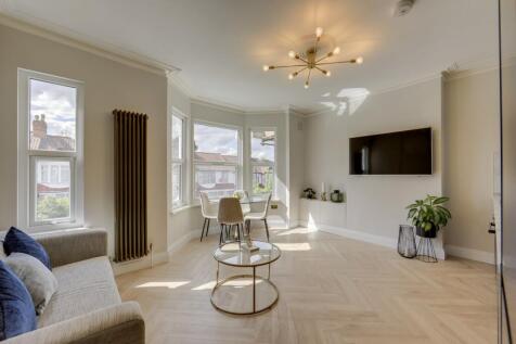Farren Road, Forest Hill, London, SE23 3 bed flat for sale