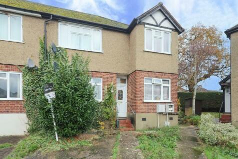 Valley Close, Pinner HA5 2 bed ground floor maisonette for sale