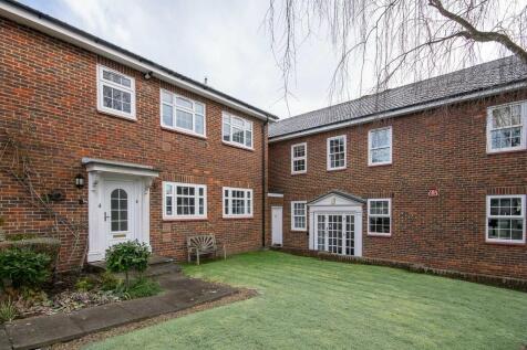 Little Orchard Close, Pinner HA5 2 bed ground floor maisonette for sale