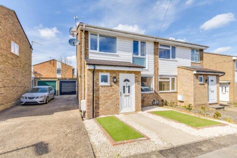 Kings Down, Hitchin, Hertfordshire, SG4 3 bed semi