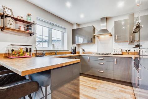 Ashfield Avenue, West Yorkshire WF6 4 bed detached house for sale