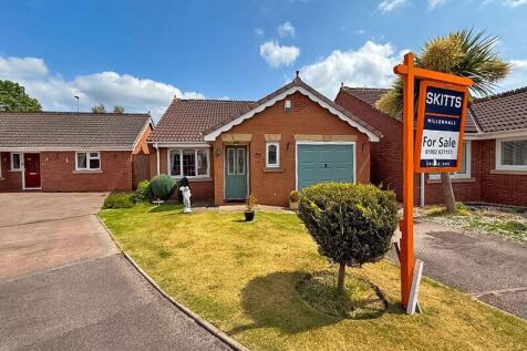 Damson Close, Willenhall 2 bed detached bungalow for sale