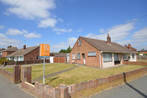 2 bedroom semi-detached bungalow for sale