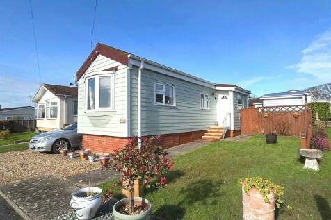 1 bedroom detached bungalow for sale