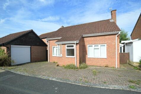 CHAIN FREE * LAKE 2 bed detached bungalow for sale