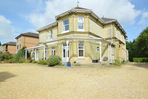 STUNNING GROUND FLOOR FLAT * SHANKLIN 2 bed ground floor flat for sale