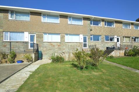 LARGE GARAGE * LAKE 2 bed ground floor flat for sale
