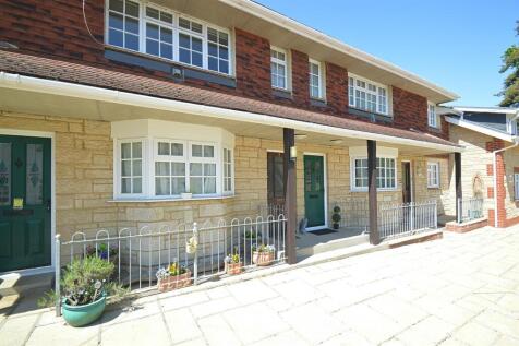 IDEAL FIRST HOME * BRADING OUTSKIRTS 2 bed maisonette for sale