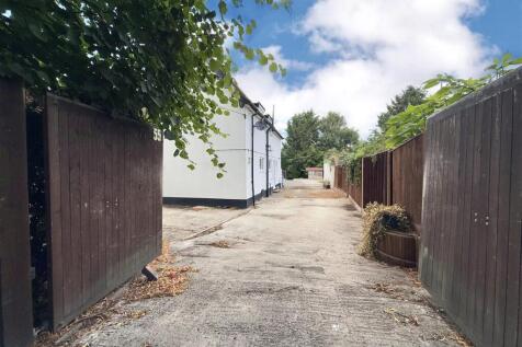 Potley Hill Road, Yateley GU46 3 bed semi