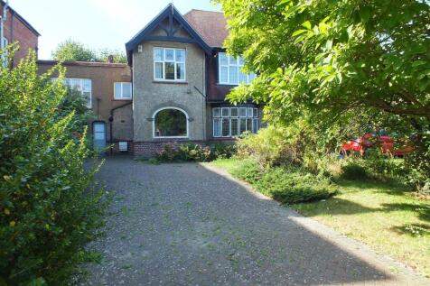 5 bedroom semi-detached house for sale