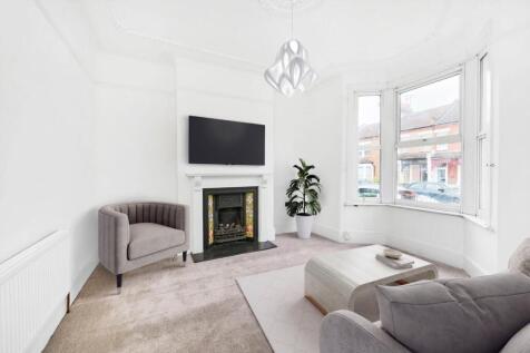 Macoma Road, London, SE18 3 bed terraced house for sale