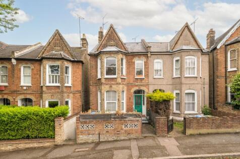 Elliscombe Road, Charlton, SE7 2 bed apartment for sale