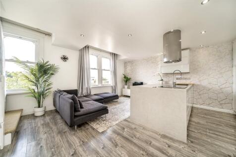 Charlton Church Lane, Charlton, SE7 2 bed apartment for sale