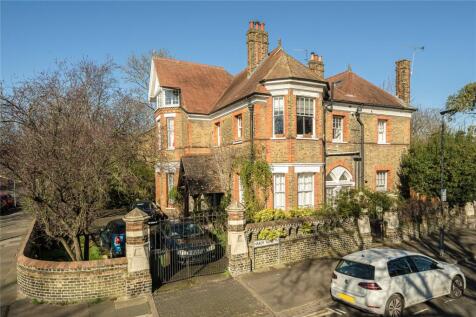 Westcombe Park Road, Blackheath, SE3 2 bed apartment for sale