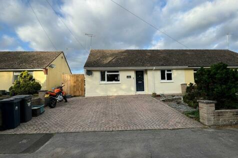 3 bedroom semi-detached bungalow for sale