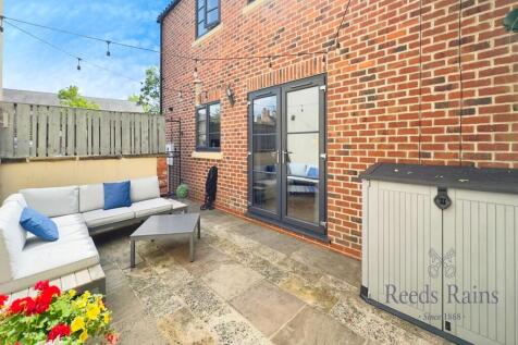 Milton Place, North Yorkshire YO8 2 bed semi