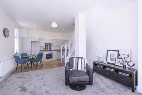 James Street, Maryport CA15 3 bed end of terrace house for sale