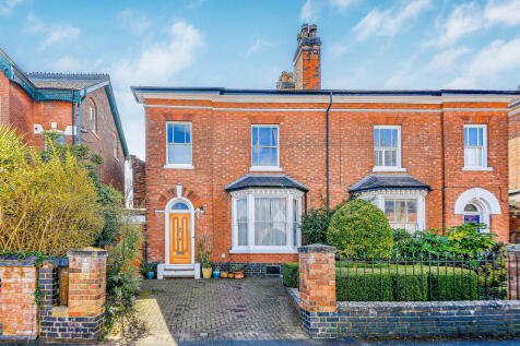 4 bedroom semi-detached house for sale
