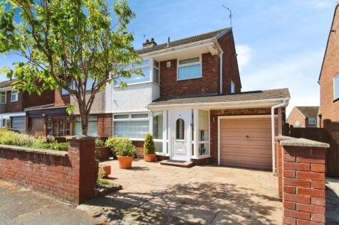3 bedroom semi-detached house for sale