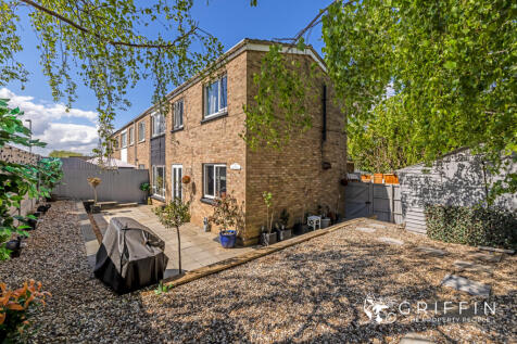 4 bedroom end of terrace house for sale