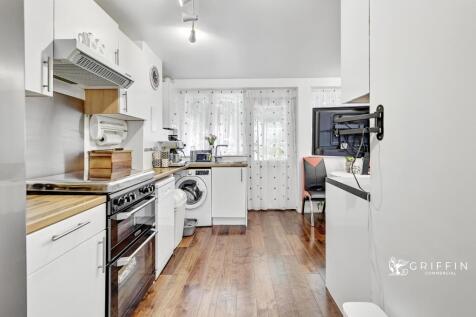 2 bedroom town house for sale