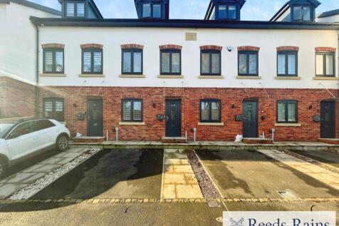 Tramway Road, Manchester M44 4 bed terraced house for sale