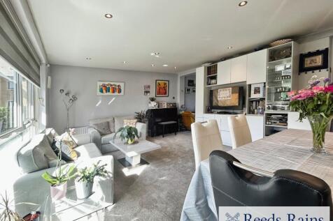Ingledene Court, Greater Manchester M7 2 bed apartment for sale