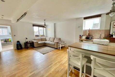 14 South Road, Newhaven 2 bed flat for sale