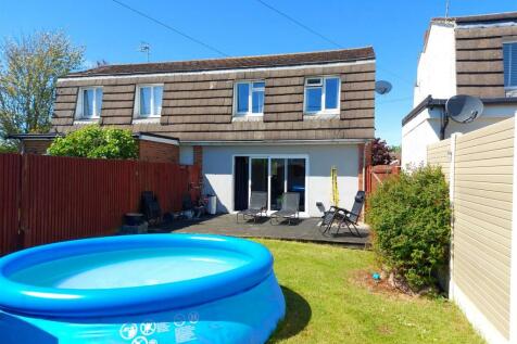 4 bedroom semi-detached house for sale