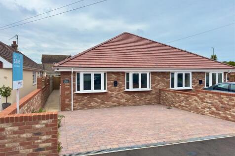 3 bedroom semi-detached bungalow for sale