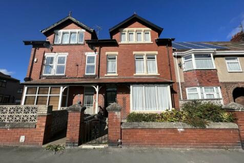 5 bedroom terraced house for sale