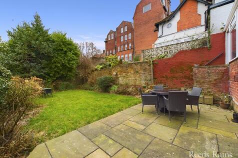 Holbeck Road, North Yorkshire YO11 2 bed apartment for sale