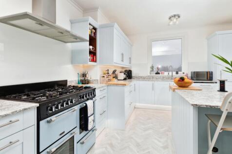 Cromwell Road, Scarborough YO11 4 bed maisonette for sale