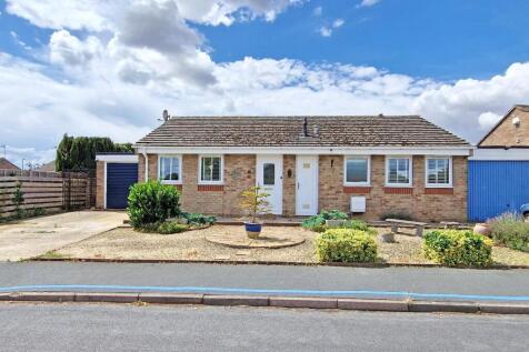 3 bedroom semi-detached bungalow for sale