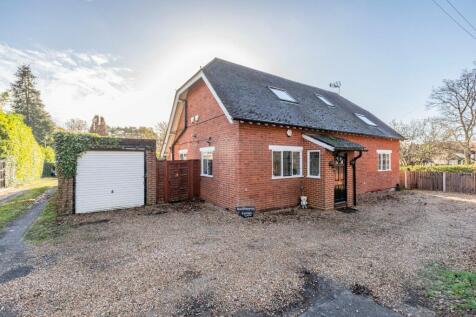 Woodham Lane, Surrey GU21 3 bed detached house for sale