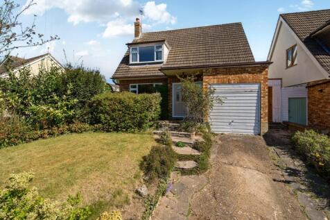 Howards Lane, Surrey KT15 4 bed detached house for sale