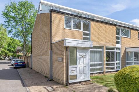 Weymede, Surrey KT14 3 bed end of terrace house for sale