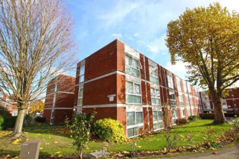 Brantwood Court, Surrey KT14 2 bed flat for sale