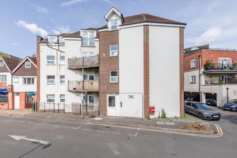 Rosemount Avenue, Surrey KT14 1 bed flat for sale