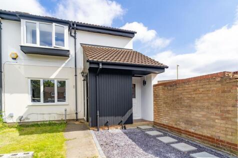 Bray Close, Borehamwood WD6 2 bed maisonette for sale