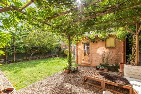 2 bedroom maisonette for sale
