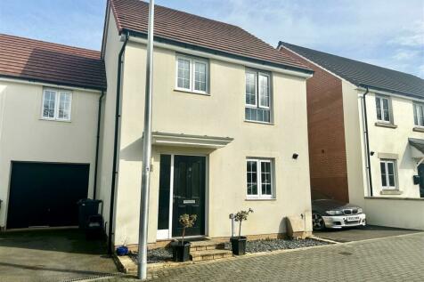 4 bedroom link detached house for sale