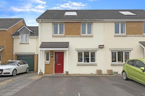 3 bedroom semi-detached house for sale