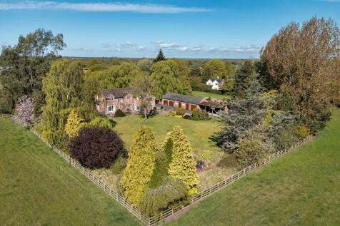 5 bedroom detached house for sale