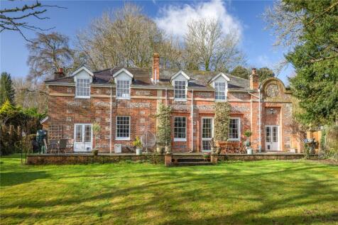 6 bedroom detached house for sale