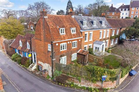 St. Johns Street, Winchester... 4 bed semi