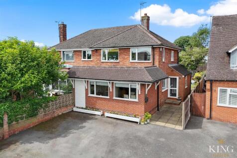 3 bedroom semi-detached house for sale