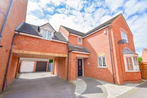 4 bedroom link detached house for sale