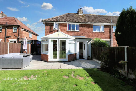 St Johns Close, Northwich 3 bed end of terrace house for sale